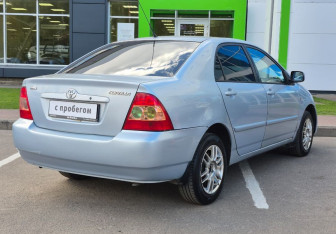 Подержанный автомобиль Toyota Corolla Sedan 2005 года (5 фото)
