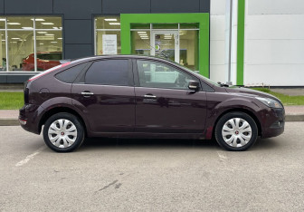 Подержанный автомобиль Ford Focus Hatchback 2009 года (5 фото)