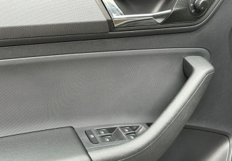 Подержанный автомобиль Skoda Rapid Liftback 2022 года (16 фото)