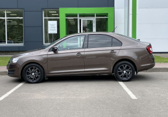 Подержанный автомобиль Skoda Rapid Liftback 2018 года (8 фото)