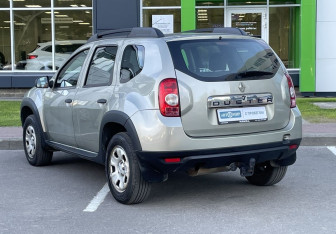 Подержанный автомобиль Renault Duster 2015 года (7 фото)