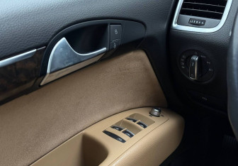 Подержанный автомобиль Audi Q7 2014 года (17 фото)