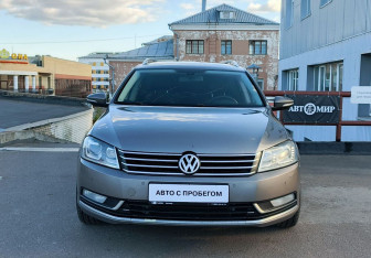 Подержанный автомобиль Volkswagen Passat Wagon 2011 года (2 фото)