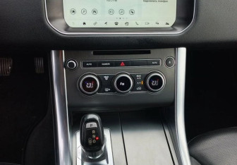 Подержанный автомобиль Land Rover Range Rover Sport 2017 года (12 фото)