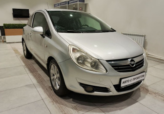 Подержанный автомобиль Opel Corsa 2010 года (3 фото)