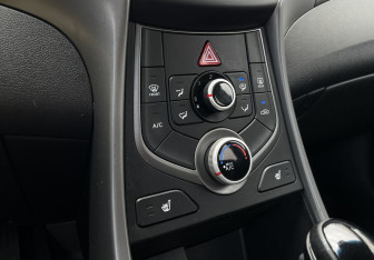 Подержанный автомобиль Hyundai Elantra Sedan 2014 года (15 фото)