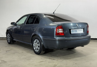 Подержанный автомобиль Skoda Octavia Liftback 2006 года (7 фото)