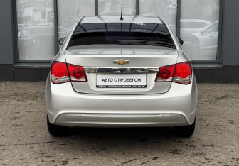 Подержанный автомобиль Chevrolet Cruze Sedan 2014 года (7 фото)