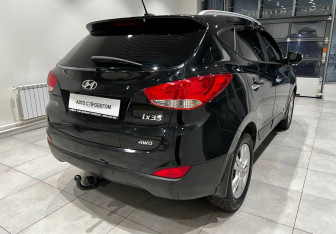 Подержанный автомобиль Hyundai ix35 2012 года (6 фото)