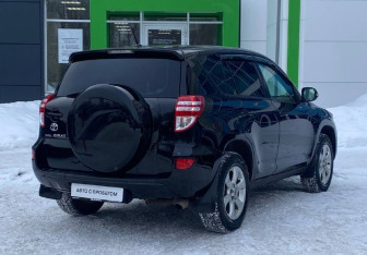 Подержанный автомобиль Toyota RAV4 2010 года (5 фото)