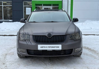 Подержанный автомобиль Skoda Superb Wagon 2012 года (2 фото)
