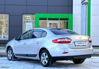 Подержанный автомобиль Renault Fluence 2014 года (7 фото)