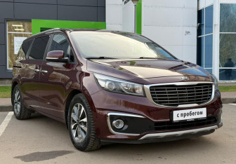 Подержанный автомобиль Kia Carnival 2015 года (3 фото)