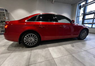 Подержанный автомобиль Audi A4 Sedan 2013 года (8 фото)
