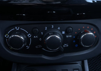 Подержанный автомобиль Renault Duster 2017 года (14 фото)