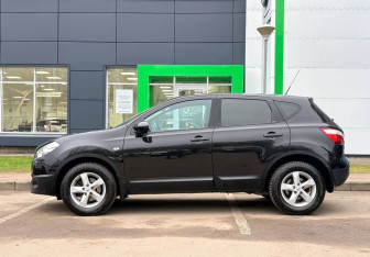 Подержанный автомобиль Nissan Qashqai 2013 года (8 фото)