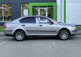 Подержанный автомобиль Skoda Octavia Liftback 2007 года (4 фото)