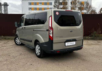 Подержанный автомобиль Ford Tourneo Custom 2017 года (6 фото)