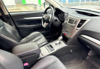 Подержанный автомобиль Subaru Outback Wagon 2011 года (10 фото)