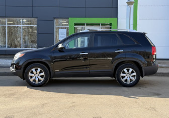 Подержанный автомобиль Kia Sorento 2009 года (8 фото)