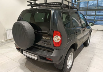 Подержанный автомобиль Chevrolet Niva 2017 года (9 фото)