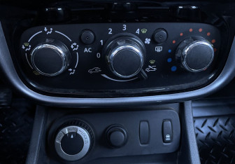 Подержанный автомобиль Renault Duster 2012 года (13 фото)