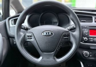 Подержанный автомобиль Kia Ceed Hatchback 2013 года (10 фото)