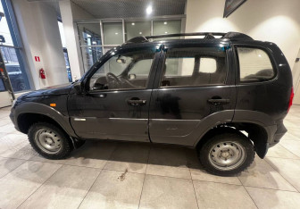 Подержанный автомобиль Chevrolet Niva 2011 года (5 фото)