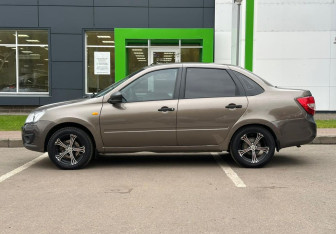 Подержанный автомобиль LADA (ВАЗ) Granta Sedan 2017 года (4 фото)