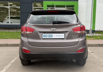 Подержанный автомобиль Hyundai ix35 2014 года (6 фото)