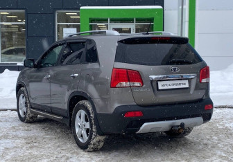 Подержанный автомобиль Kia Sorento 2012 года (4 фото)