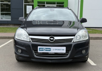 Подержанный автомобиль Opel Astra Wagon 2010 года (2 фото)