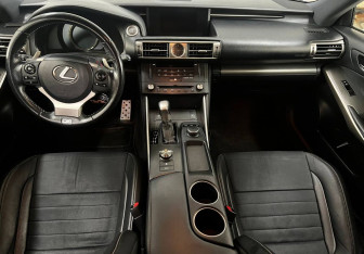Подержанный автомобиль Lexus IS Sedan 2014 года (12 фото)