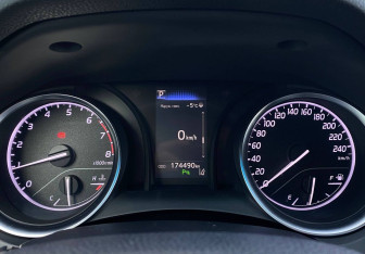 Подержанный автомобиль Toyota Camry Sedan 2018 года (13 фото)