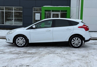 Подержанный автомобиль Ford Focus Hatchback 2013 года (8 фото)