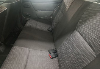Подержанный автомобиль Renault Sandero 2011 года (10 фото)