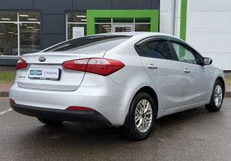 Подержанный автомобиль Kia Cerato Sedan 2013 года (5 фото)