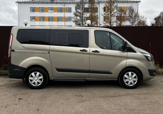 Подержанный автомобиль Ford Tourneo Custom 2017 года (5 фото)