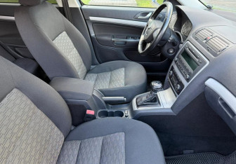 Подержанный автомобиль Skoda Octavia Liftback 2012 года (9 фото)