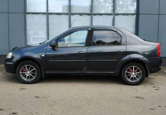 Подержанный автомобиль Renault Logan Sedan 2010 года (5 фото)