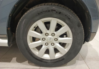 Подержанный автомобиль Mitsubishi Pajero 2008 года (7 фото)