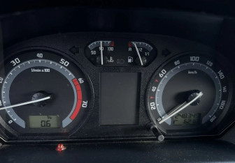Подержанный автомобиль Skoda Fabia Wagon 2007 года (13 фото)