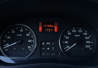 Подержанный автомобиль Renault Sandero 2014 года (12 фото)