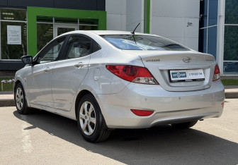 Подержанный автомобиль Hyundai Solaris Sedan 2013 года (8 фото)