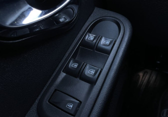 Подержанный автомобиль Renault Duster 2015 года (14 фото)