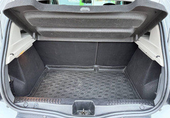 Подержанный автомобиль Renault Sandero 2020 года (14 фото)