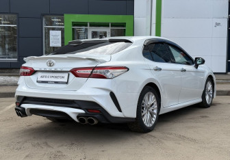 Подержанный автомобиль Toyota Camry Sedan 2018 года (5 фото)