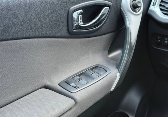 Подержанный автомобиль Renault Koleos 2009 года (15 фото)