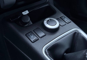 Подержанный автомобиль Nissan X-Trail 2011 года (16 фото)