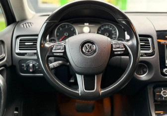 Подержанный автомобиль Volkswagen Touareg 2013 года (12 фото)